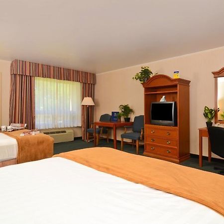Red Arrow Inn & Suites, A Travelodge By Wyndham مونتروز المظهر الخارجي الصورة