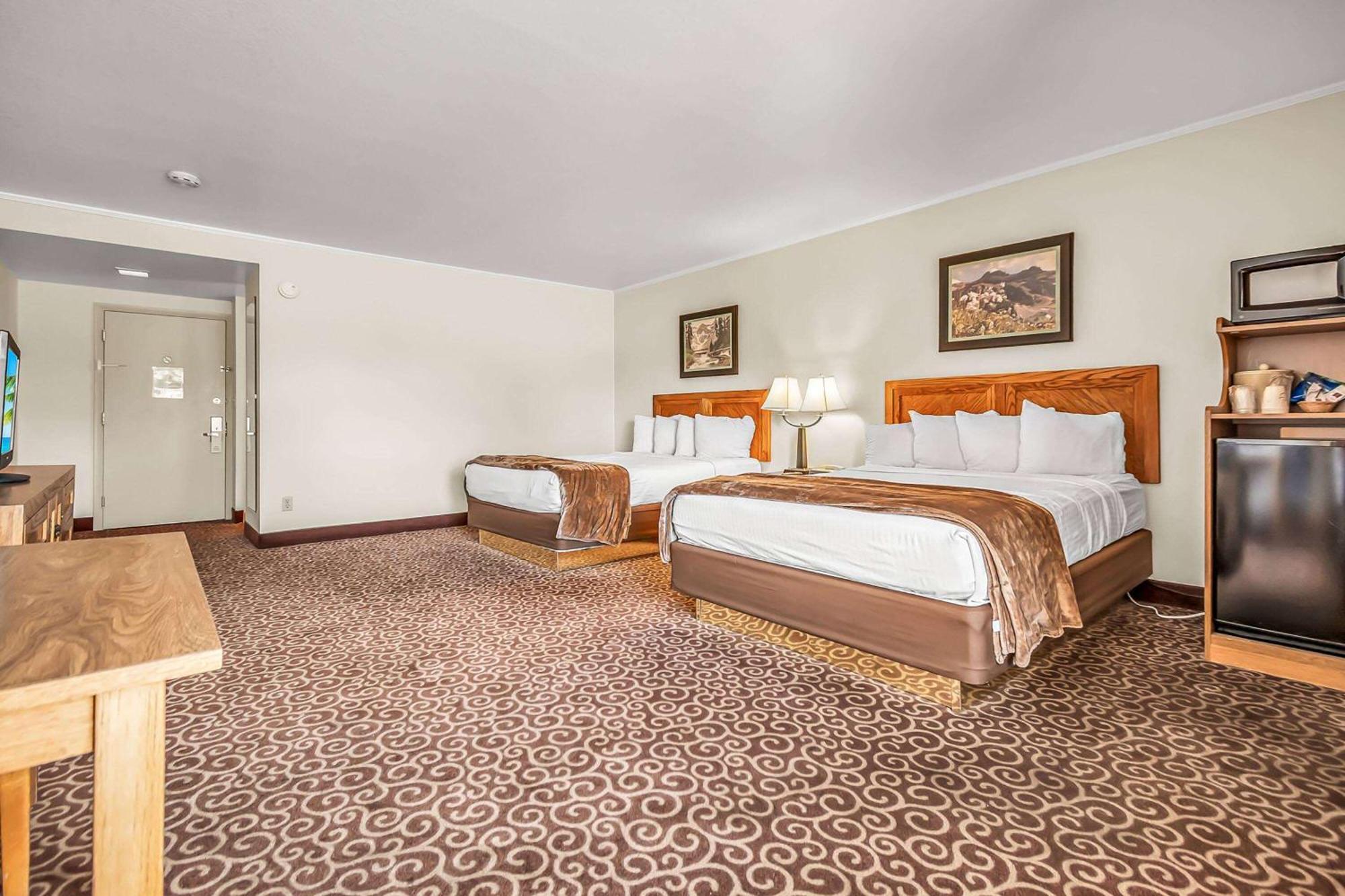 Red Arrow Inn & Suites, A Travelodge By Wyndham مونتروز المظهر الخارجي الصورة