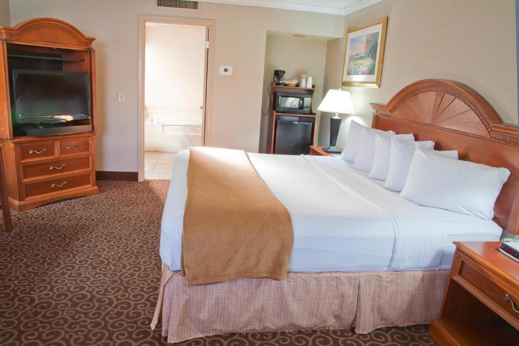 Red Arrow Inn & Suites, A Travelodge By Wyndham مونتروز الغرفة الصورة