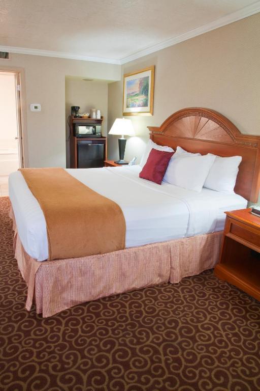 Red Arrow Inn & Suites, A Travelodge By Wyndham مونتروز الغرفة الصورة