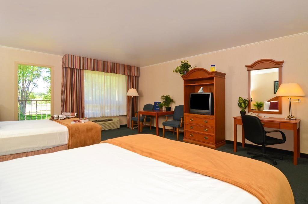 Red Arrow Inn & Suites, A Travelodge By Wyndham مونتروز المظهر الخارجي الصورة