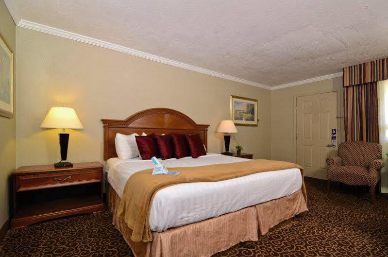Red Arrow Inn & Suites, A Travelodge By Wyndham مونتروز المظهر الخارجي الصورة